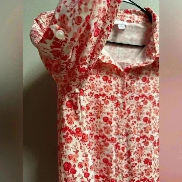 NWOT | Women’s Lularoe Valentina Button Up | M | Red Floral - Picture 5 of 9